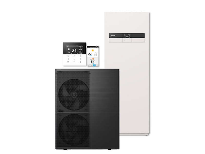 Panasonic gaiss–ūdens siltumsūkņa komplekts ar melnu divu ventilatoru āra bloku, baltu iekštelpu bloku un vadības pulti.